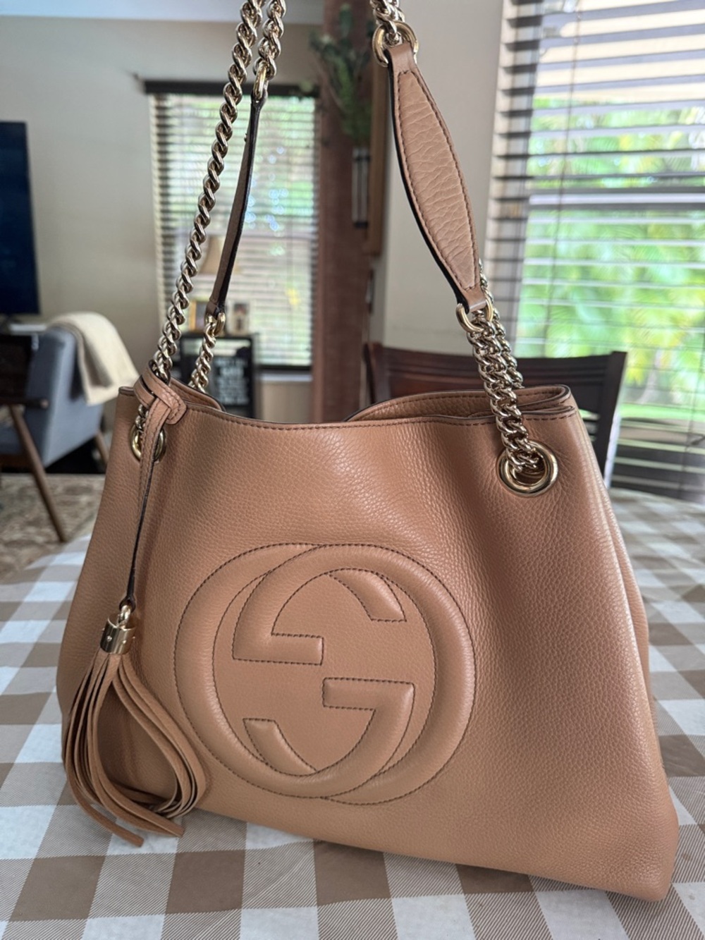 Gucci Shoulder Bag in Light Tan Pebbled Leather with Tassel